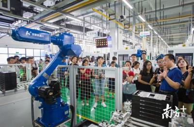 人工智能抢饭碗？东莞机器换人后，新增就业超8万
